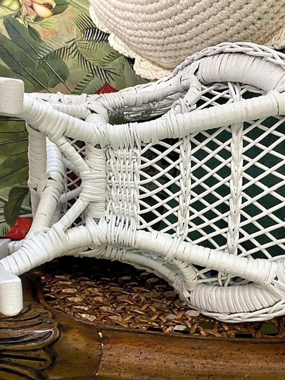 White - Picture 4 of 5
